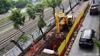 Pemerintah Kota Jakarta Timur membangun saluran dan sodetan di Jalan I Gusti Ngurah Rai menuju saluran penghubung Tegal Amba, Klender, Duren Sawit.