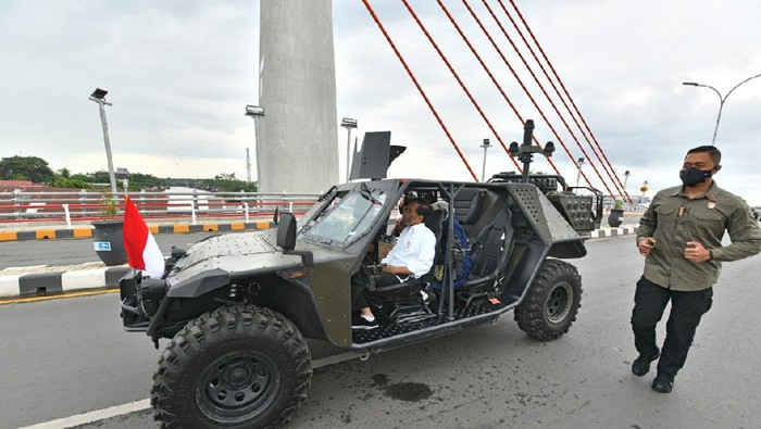 Presiden Joko Widodo Naik Rantis Paspampres jajal Jembatan Sei Alalak