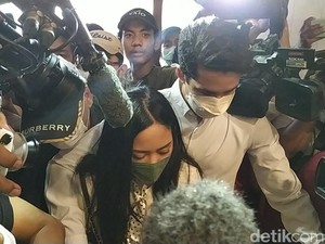 Rachel Vennya Datang Bareng Pacar Penuhi Panggilan Polisi