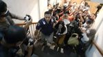 Potret Rachel Vennya Tertunduk Datangi Polda Metro Jaya
