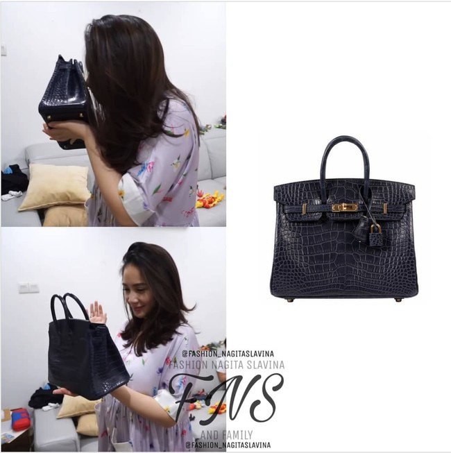 Untuk menyenangkan hati sang istri yang sedang hamil, Raffi juga sempat memberikan kejutan dengan menghadiahi Nagita sebuah tas mewah seharga rumah. Hermes Birkin 25 Alligator Matte itu dibanderol dengan harga sekitar Rp 1,1 miliar. Nagita pun terlihat sangat senang menerima hadiah tersebut. Foto: Instagram/@fashion_nagitaslavina