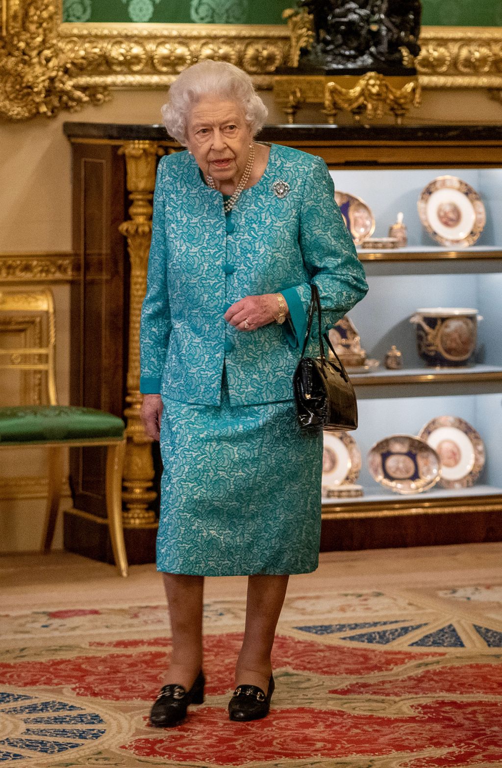 WINDSOR, UNITED KINGDOM - OCTOBER 19:  Queen Elizabeth II arrives to greet guests during a reception for international business and investment leaders at Windsor Castle to mark the Global Investment Summit on October 19, 2021 in Windsor, England.  (Photo by Arthur Edwards-Pool/Getty Images)