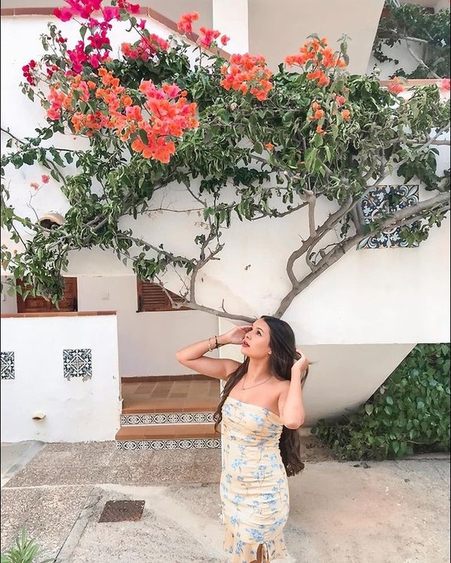 Dalam video Ria Andrews tertangkap sedang bersama Stefan William di Bali. Video kebersamaan Ria dan Stefan itu pun bahkan sampai membuat Celine Evangelista menangis. Foto: Instagram/@ria.travelwithmeri