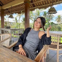 Ria Andrews sendiri ternyata merupakan bule yang berasal dari Inggris. Di akun Instagram pribadinya, Ria gemar membagikan foto-foto dirinya saat sedang bepergian. Foto: Instagram/@ria.travelwithmeri