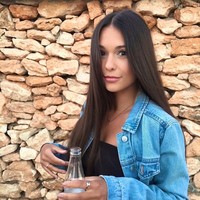 Usai namanya disorot karena kedapatan bersama Stefan William, Ria Andrews pun memilih menutup kolom komentar di akun Instagramnya. Tak hanya itu saja, Ria juga menghapus akses link ke channel YouTube miliknya yang sebelumnya ada di profil Instagramnya. Foto: Instagram/@ria.travelwithmeri