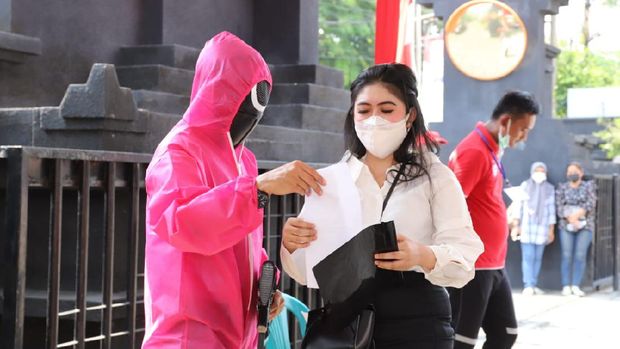 SKD CPNS Kemenkumham Jatim Diawasi Pink Soldier Squid Game