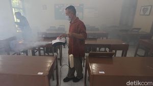 SMPN 4 Solo Jadi Sasaran Disinfeksi Corona Imbas Satu Murid Positif