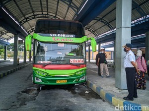 Sopir Bus Ponorogo Keluhkan Solar Langka, Perjalanan Terlambat Hingga 2 Jam
