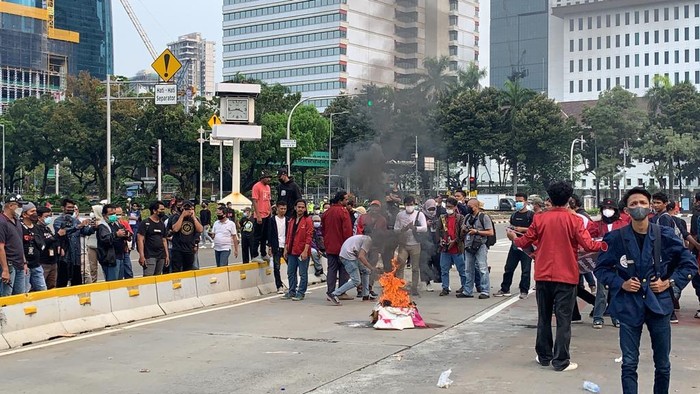 Suasana demonstrasi 2 tahun Jokowi-Maruf di Jakpus (Rakha-detikcom)