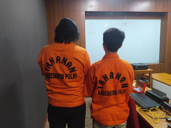 Tersangka kasus pinjol ilegal (Adhyasta-detikcom)