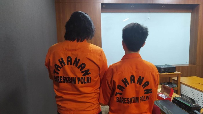 Tersangka kasus pinjol ilegal (Adhyasta-detikcom)