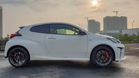 Di Indonesia, Toyota GR Yaris dijual seharga Rp 850 juta on the road. Kalau ingin pakai tambahan aksesori, dikenakan tambahan biaya Rp 100 juta. Foto: Luthfi Anshori/detikOto