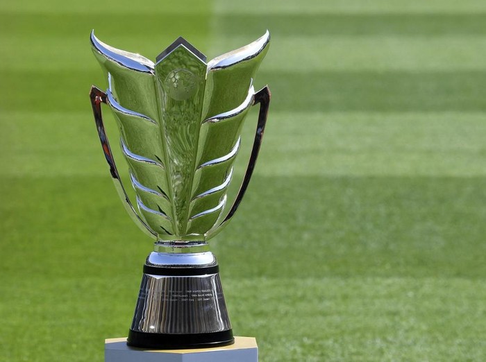This picture taken on January 31, 2019 shows the AFC Asian Cup trophy on display ahead of the final match between Japan and Qatar, at Zayed Sports City Stadium in Abu Dhabi. - While Japan have the Asian Cup pedigree, Qatars over-achieving players might just feel that their name is on the trophy after a record-breaking run to their first-ever final. (Photo by Khaled DESOUKI / AFP)