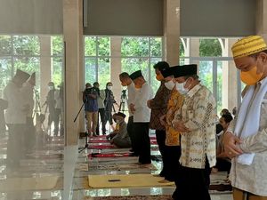 Niat Sholat Dzuhur Sendiri dan Berjamaah, Boleh Dijamak?