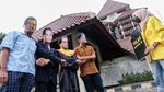 Mahasiswa Yellow Jacket Piknik Tolak Statuta UI