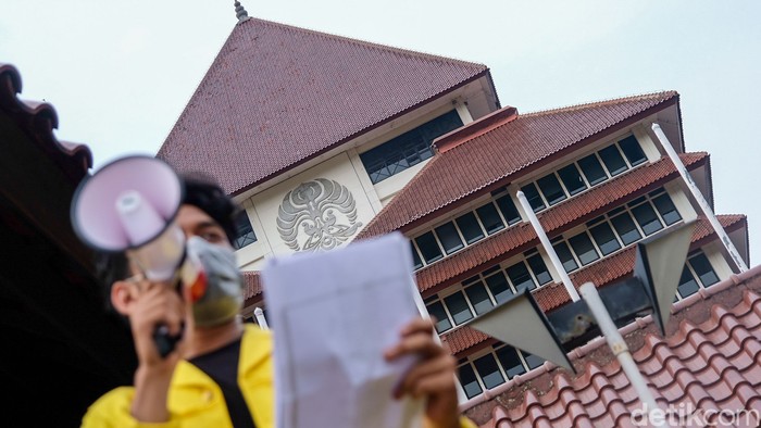 Seruan Aksi! BEM UI Turun ke Jalan Kawal Putusan MK di DPR