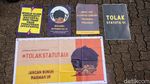 Mahasiswa Yellow Jacket Piknik Tolak Statuta UI