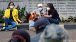 Mahasiswa Yellow Jacket Piknik Tolak Statuta UI