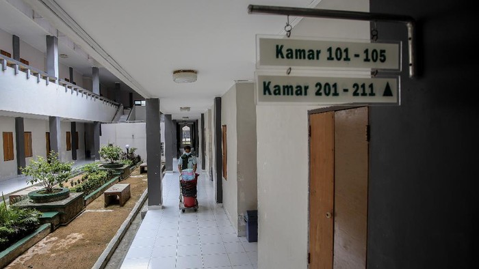 Pemerintah Kota Batam tak lagi gunakan Gedung Asrama Haji sebagai pusat karantina. Hal itu dilakukan seiring menurunnya jumlah kasus COVID-19 di kawasan itu.