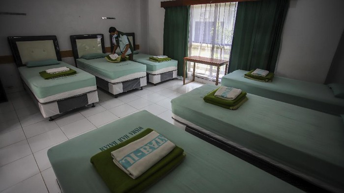 Pemerintah Kota Batam tak lagi gunakan Gedung Asrama Haji sebagai pusat karantina. Hal itu dilakukan seiring menurunnya jumlah kasus COVID-19 di kawasan itu.