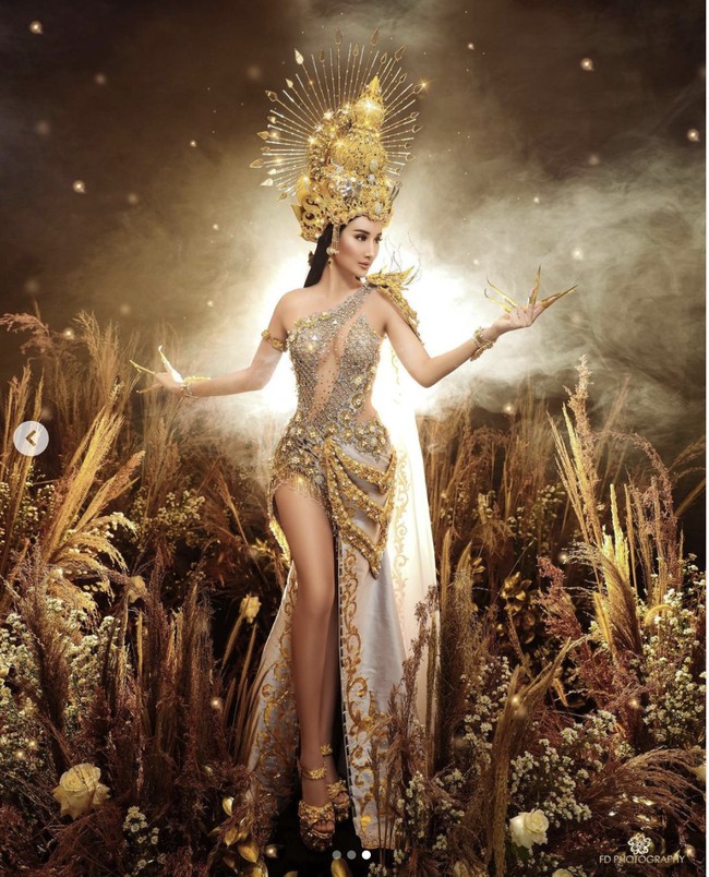 Inilah penampilan Bella Aprilia Sant memakai kostum nasional Dewi Sri, dewi kesuburan dan pertanian yang dipercaya masyarakat Bali. Foto: dok. Instagram @fdphotography