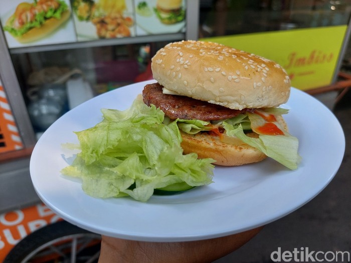 Burger Gerobakan Kaki Lima Ini Pakai Resep ala Orang Berlin