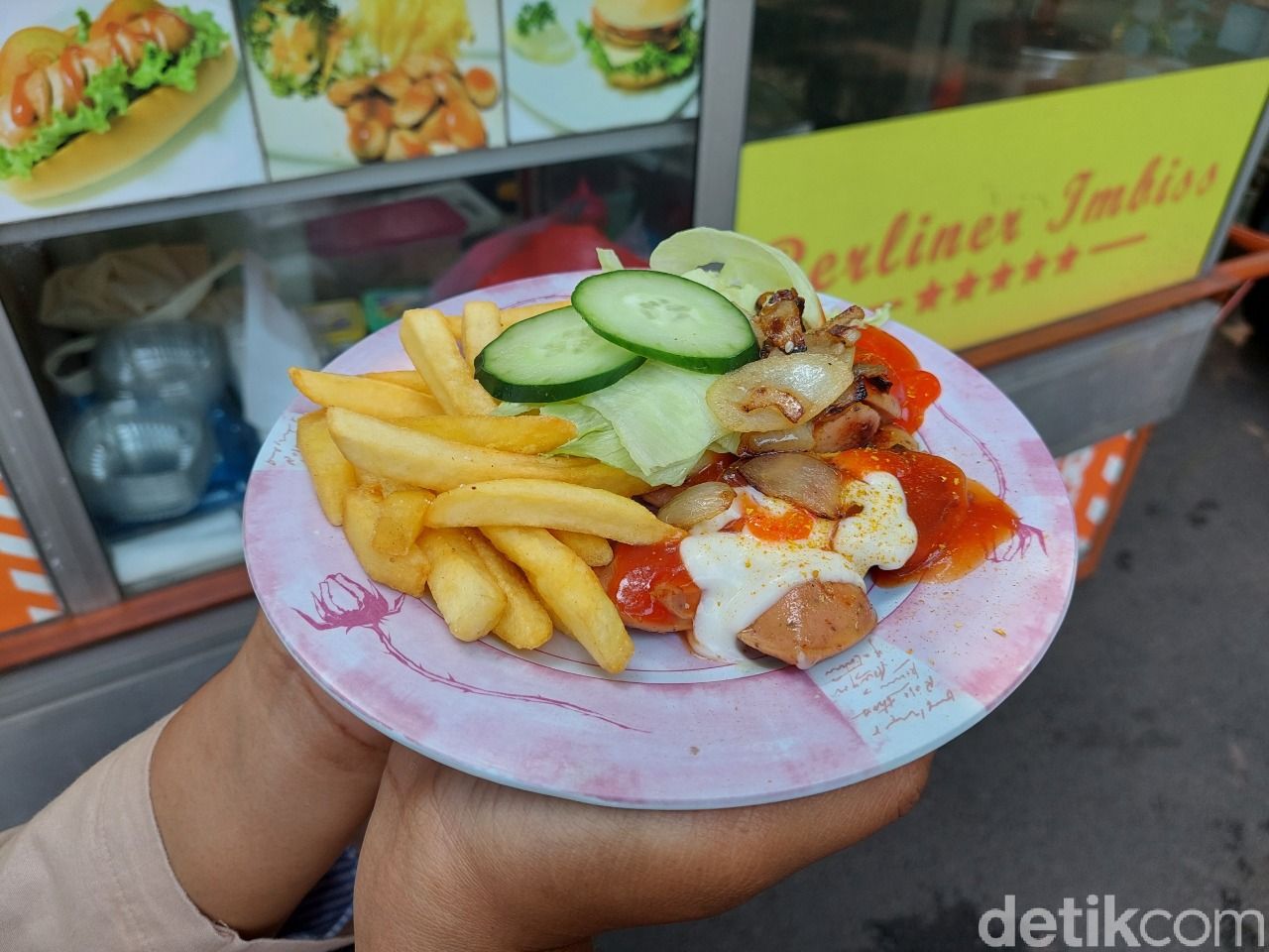 Burger Gerobakan Kaki Lima Ini Pakai Resep ala Orang Berlin