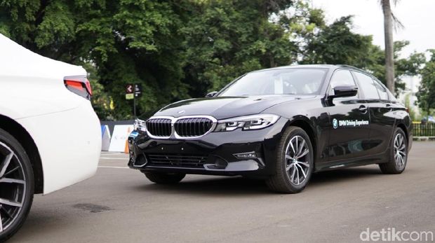 BMW 320i Dynamic