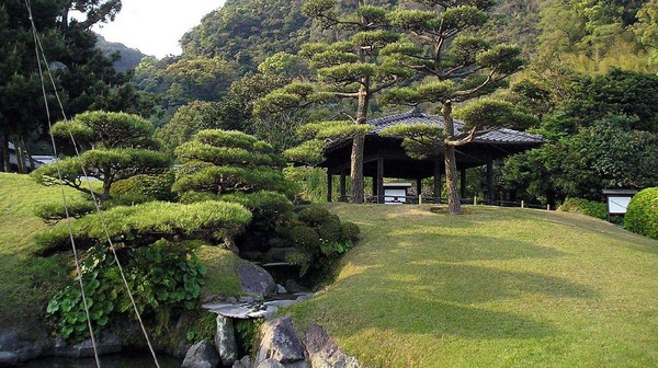 Museum Sengan-en dan Shoko Shuseikan merupakan adalah landmark ikonik Kagoshima, Jepang. Taman Sengan-en adalah tanah milik klan Shimadzu yang memerintah Domain Satsuma (sekarang bagian dari Prefektur Kagoshima). Tepat di sebelahnya terdapat Museum Shoko Shuseikan, pabrik mesin pertama di Jepang. (Wikipedia).