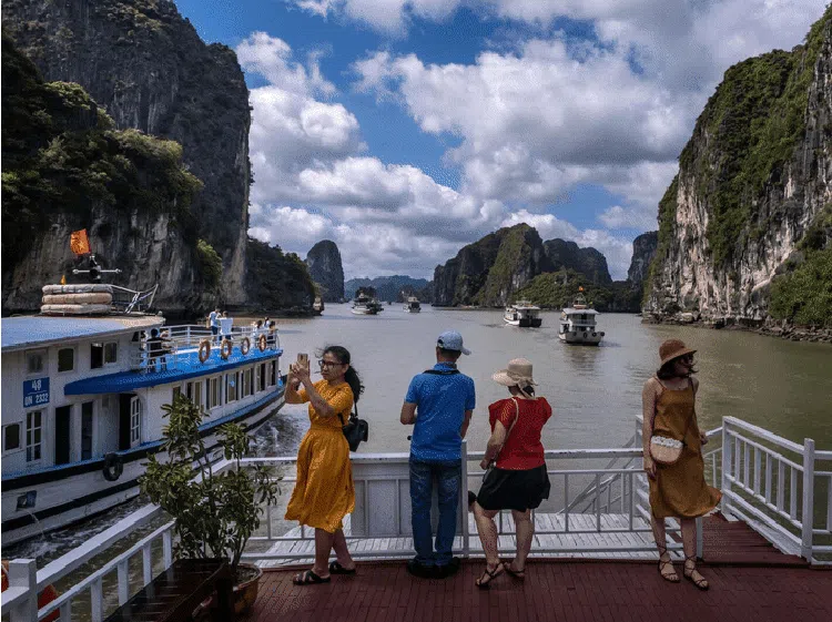 Destinasi Wisata Terkemuka Asia 2021: Ha Long Bay Juaranya, Indonesia?