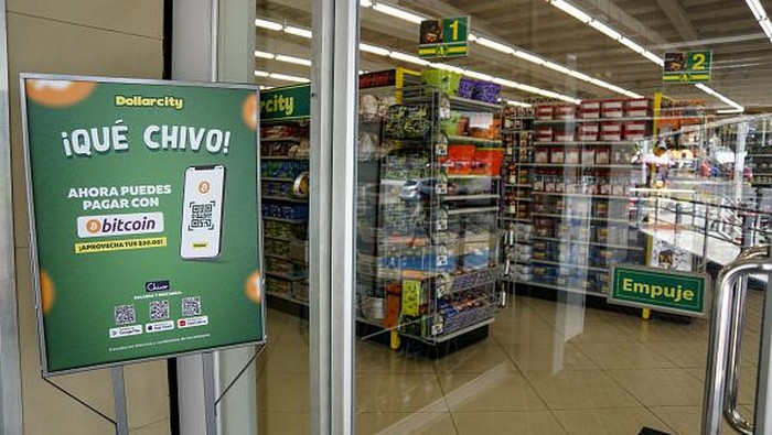 Di El Salvador Belanja Pakaian-Makanan Kini Bisa Pakai Bitcoin El Salvador jadi salah satu negara yang legalkan Bitcoin sebagai alat pembayaran sah. Belanja pakaian hingga makanan di negara itu pun kini bisa pakai Bitcoin.