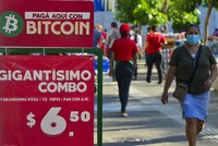El Salvador jadi salah satu negara yang legalkan Bitcoin sebagai alat pembayaran sah. Belanja pakaian hingga makanan di negara itu pun kini bisa pakai Bitcoin.