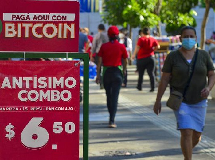 El Salvador jadi salah satu negara yang legalkan Bitcoin sebagai alat pembayaran sah. Belanja pakaian hingga makanan di negara itu pun kini bisa pakai Bitcoin.