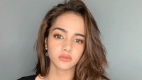 Misalkan moodku lagi jelek, terus orang lihat disalahartikan menjadi sombong, padahal kita kan sama-sama manusia biasa. Ada kalanya moodku jelek dan nggak mau ngomong sama siapa-siapa, katanya. Foto: dok instagram Dianda Sabrina