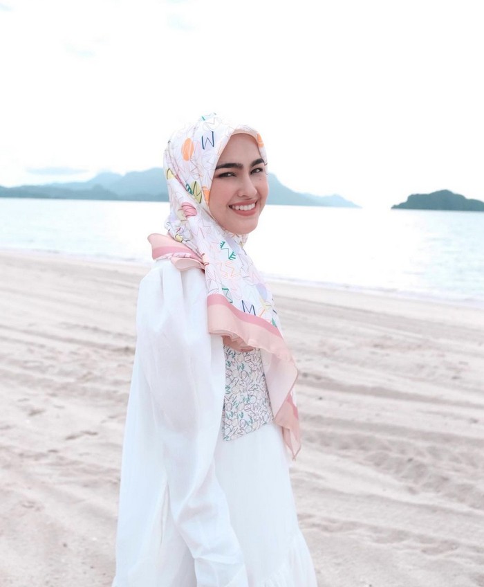 Elfira Loy Elfira Loy