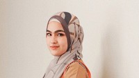 Elfira Loy sempat dikabarkan bakal menikah dengan Baim Wong, tapi ternyata mereka punya kendala. Foto: dok instagram Elfira Loy