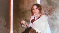 Belakangan ini nama Paola Serena juga tengah heboh karena kerap membuat konten tentang hal-hal mistis. Dirinya mengaku bisa merasakankeberadaan sosok-sosok tak kasat mata yang mulai mendekat. Foto: Instagram/paola.serena