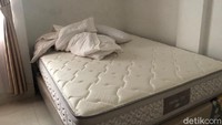  Contoh kamar yang digunakan untuk praktik. Nantinya, para murid diminta untuk membereskan kasur sesuai dengan pelajaran yang telah diberikan. Bagaimana detikers, keren bukan? Foto: Puti Aini Yasmin/detikcom