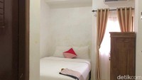 Dalam kamar hotel ini terdapat satu tempat tidur, AC, Televisi, lemari dan satu kamar mandi. Foto: Puti Aini Yasmin/detikcom
