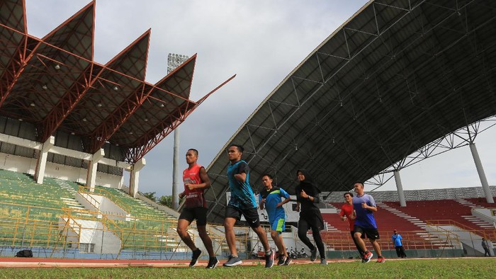 Atlet paralimpik Aceh berlatih untuk mempersiapkan diri jelang Pekan Paralimpik Nasional (Peparnas) 2021. Peparnas 2021 akan digelar di Papua November mendatang