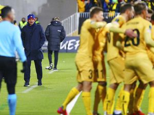 Mourinho: Roma Cuma Punya 13 Pemain, Sisanya ...