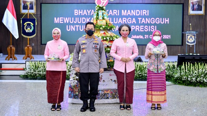 Kapolri Sigit  mengapresiasi seluruh Bhayangkari yang telah berjuang membantu masyarakat di tenagh pandemi Corona