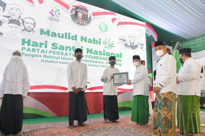 Ketum PPP Harap Santri Kuasai Teknologi dan Ilmu Pengetahuan
