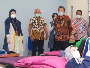 HUT Ke-22, KKP Gelar Donor Darah-Bagikan Ikan Segar untuk Warga