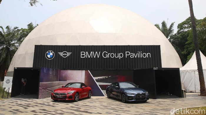 Lihat Yuk Armada Terbaru BMW dan MINI BMW Group gelar BMW Group Experience di Senayan Park, Jakarta, Jumat (22/10). Acara ini menampilkan kendaraan terbaru BMW dan MINI.