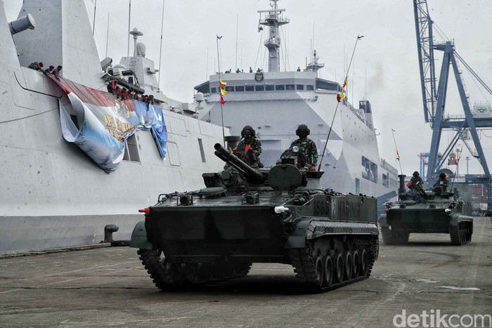 TNI Angkatan Laut (AL) akan menggelar Latihan Operasi Amfibi TA 2021 di Kepulauan Riau. Yuk lihat apel persiapan Operasi Amfibi Tahun 2021.