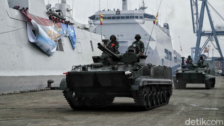 Melihat Apel Persiapan Operasi Amfibi Tahun 2021 TNI Angkatan Laut (AL) akan menggelar Latihan Operasi Amfibi TA 2021 di Kepulauan Riau. Yuk lihat apel persiapan Operasi Amfibi Tahun 2021.