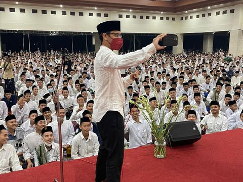 Mendikbud Ristek Nadiem Makarim Rayakan Hari Santri Di Ponpes Lirboyo Kediri