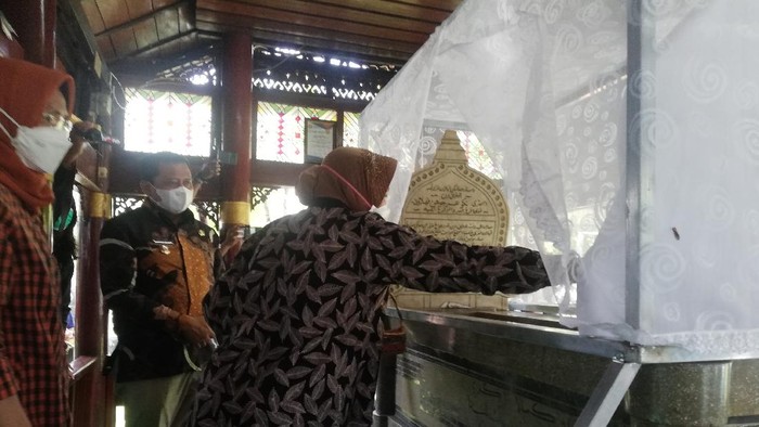 Mensos Risma ziarah ke makam Cut Nyak Dien di Sumedang