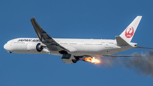 Mesin Japan Airlines Penerbangan JA15 terbakar saat lepas landas dari Bandara Los Angeles. (Dok: Twitter)